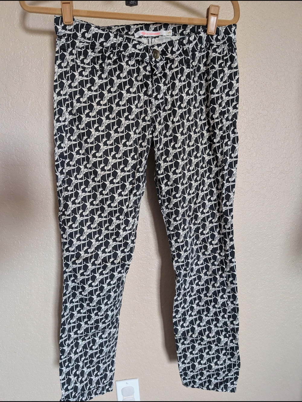 Virginie Castaway French Designer Black & White Geometric Cropped Tammy EUC 26